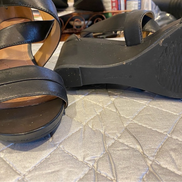 Clarks wedge strappa sandal. Size 8 - Picture 6 of 6